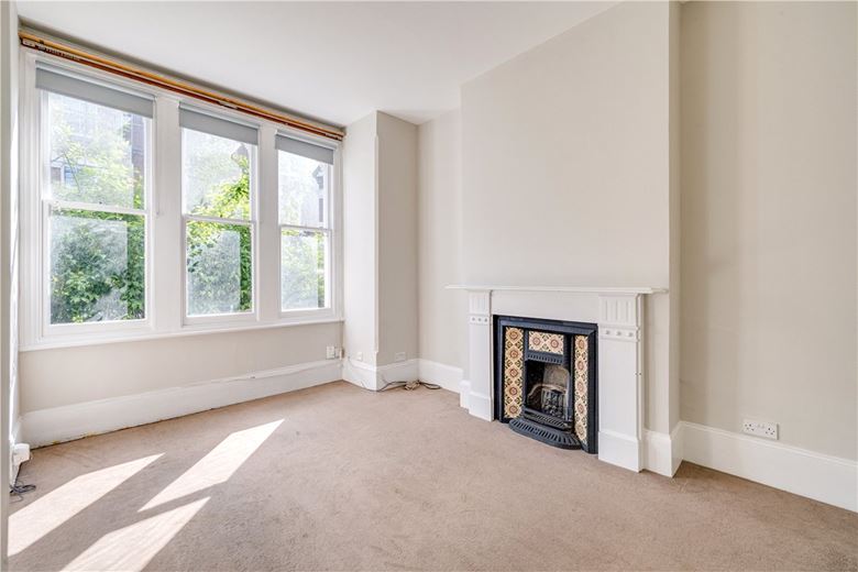 2 bedroom flat, Latchmere Road, London SW11 - Available