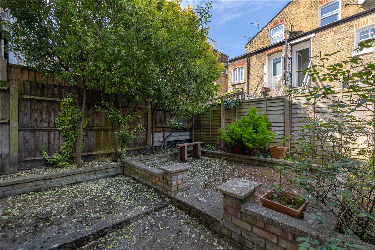 2 bedroom flat, Latchmere Road, London SW11 - Sold