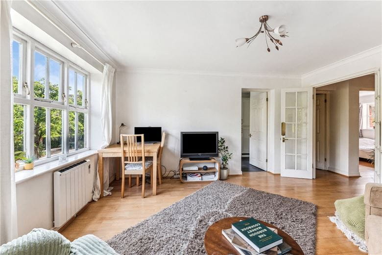 3 bedroom flat, Heritage Park, London SW17 - Sold