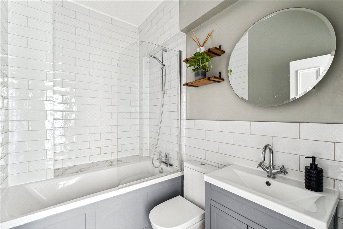 2 bedroom flat, Airedale Road, London SW12 - Sold