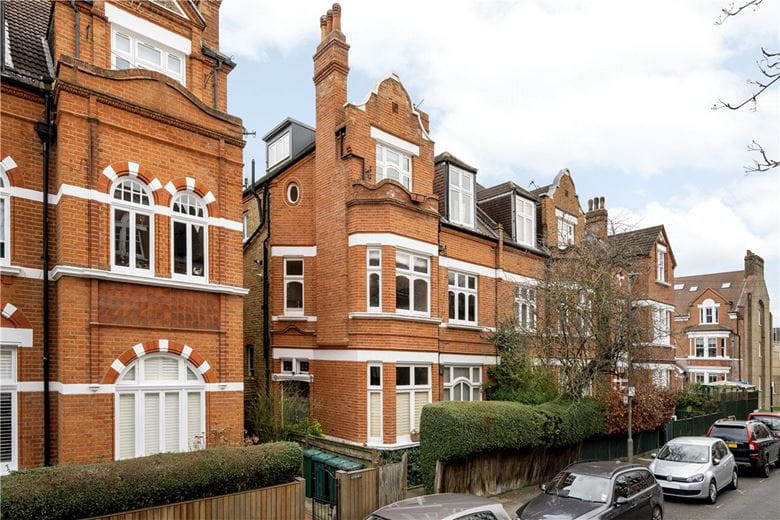 3 bedroom flat, Wexford Road, London SW12 - Sold