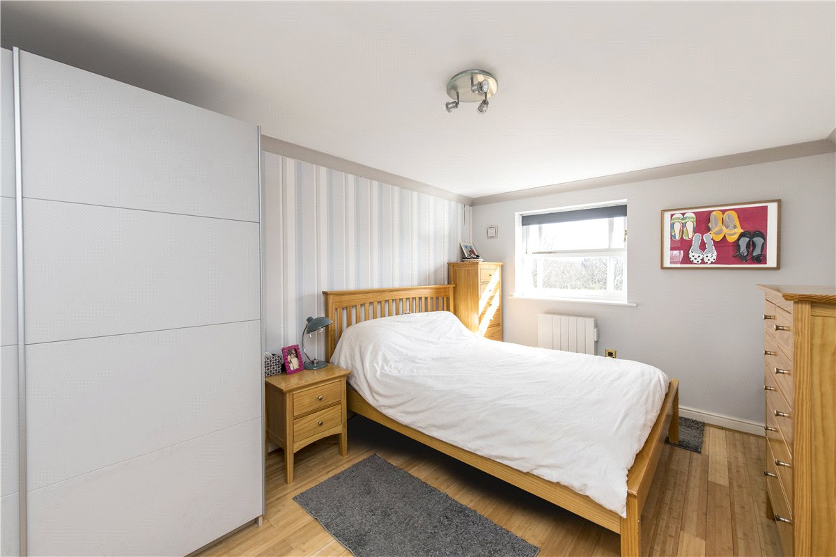 2 bedroom flat, Heritage Park, Tooting Common/Tooting Bec SW17 - Sold STC