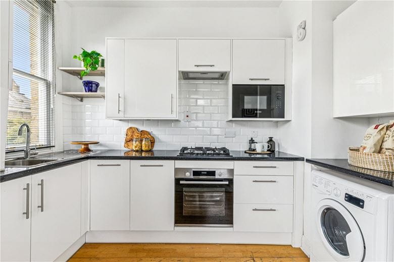 2 bedroom flat, Nottingham Road, Bellevue Village SW17 - Available
