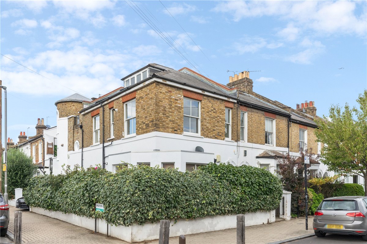 2 bedroom flat, Nottingham Road, Bellevue Village SW17 - Available