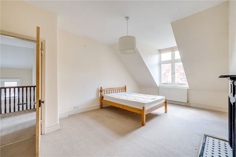 2 bedroom flat, Wexford Road, Balham SW12 - Available