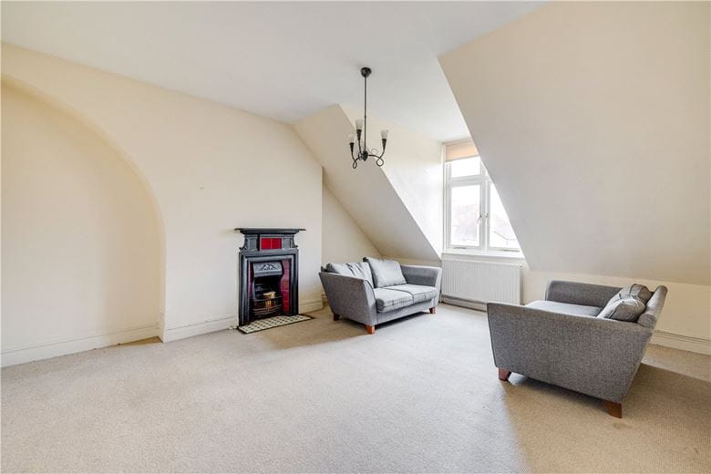 2 bedroom flat, Wexford Road, Balham SW12 - Available