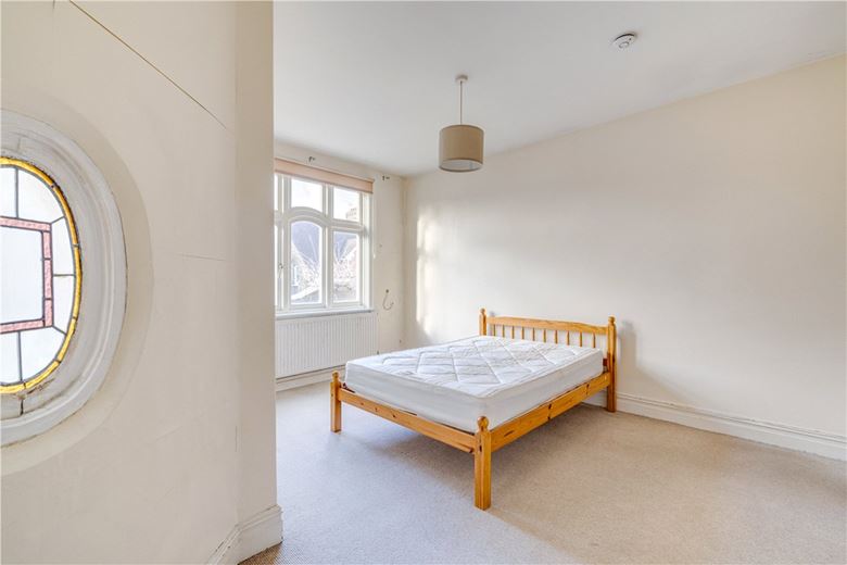 2 bedroom flat, Wexford Road, Balham SW12 - Available