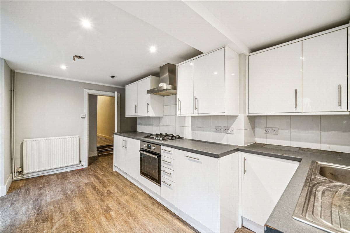 3 bedroom house, Holdernesse Road, London SW17 - Available