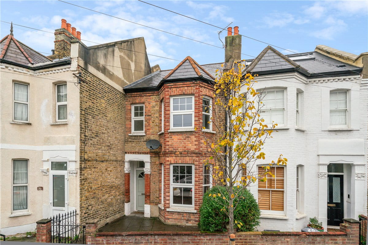 3 bedroom house, Holdernesse Road, London SW17 - Available