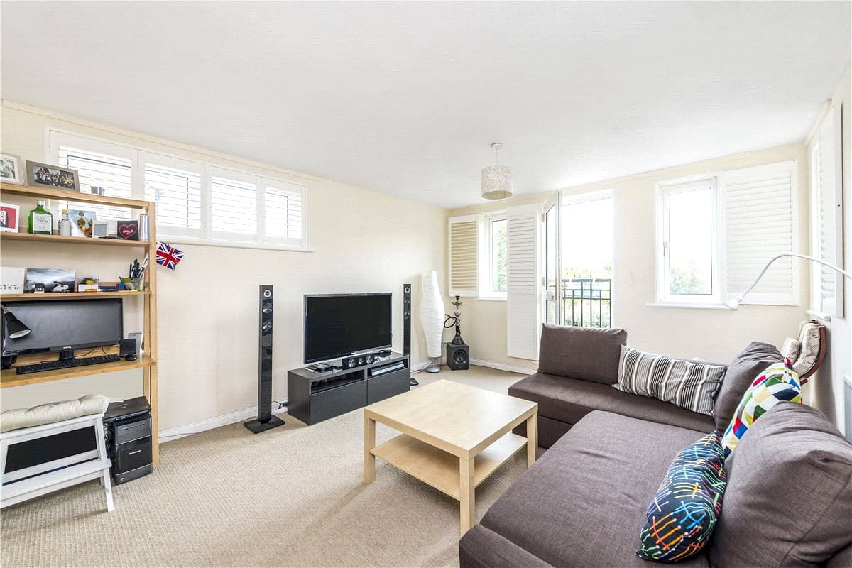 1 bedroom flat, Naples Court, 72 St. James's Drive SW12 - Available