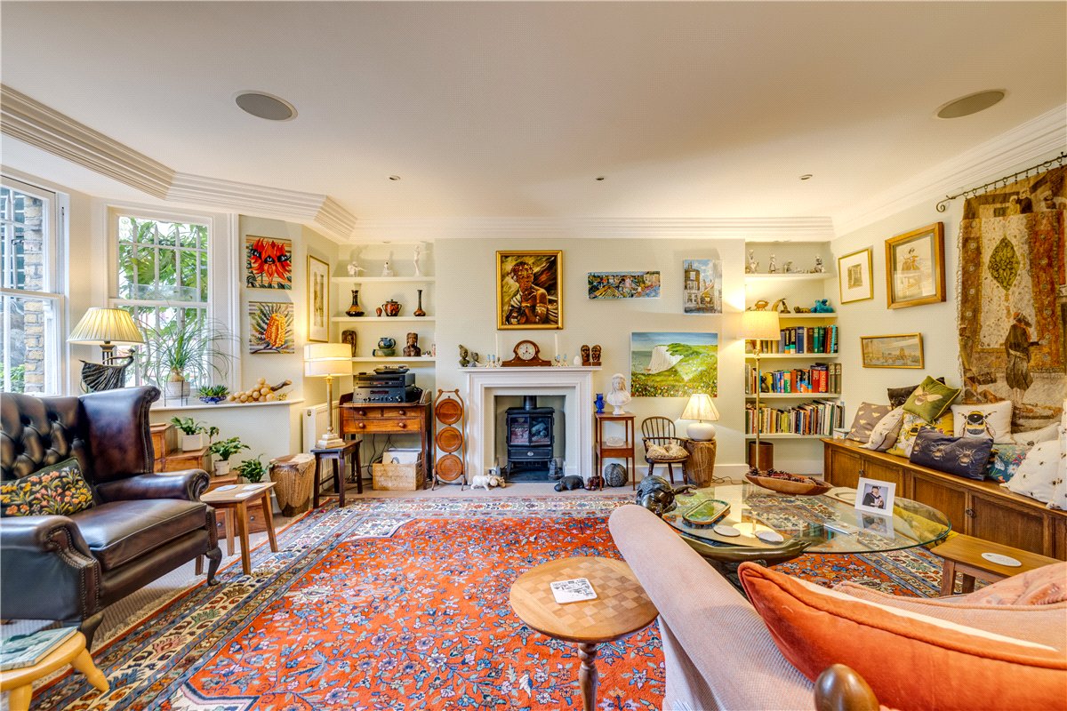 2 bedroom flat, Wandle Road, London SW17 - Available