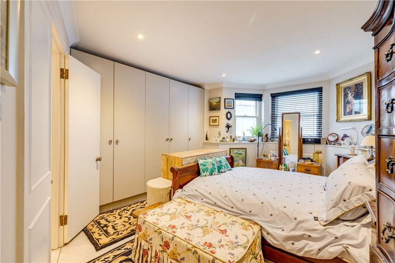 2 bedroom flat, Wandle Road, London SW17 - Available