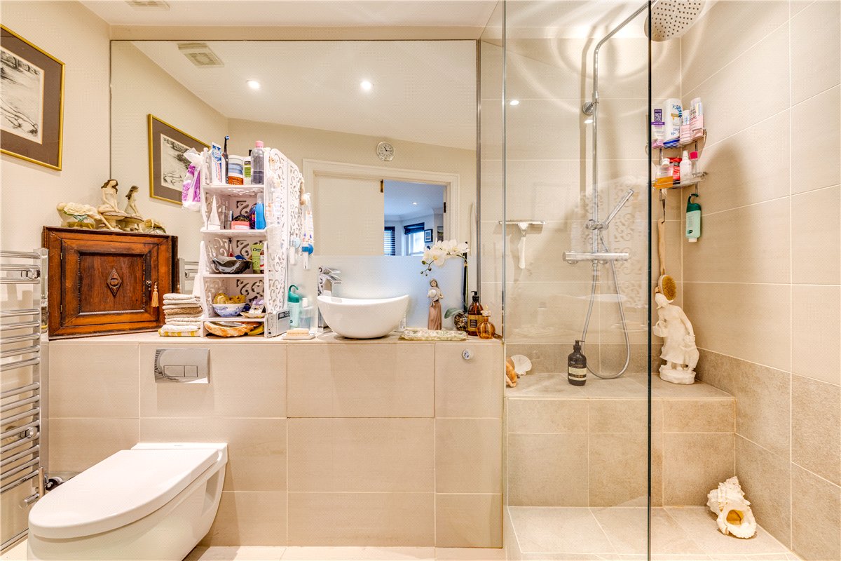 2 bedroom flat, Wandle Road, London SW17 - Available