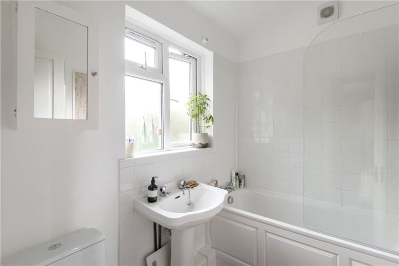 2 bedroom flat, Althorp Road, Wandsworth Common SW17 - Sold