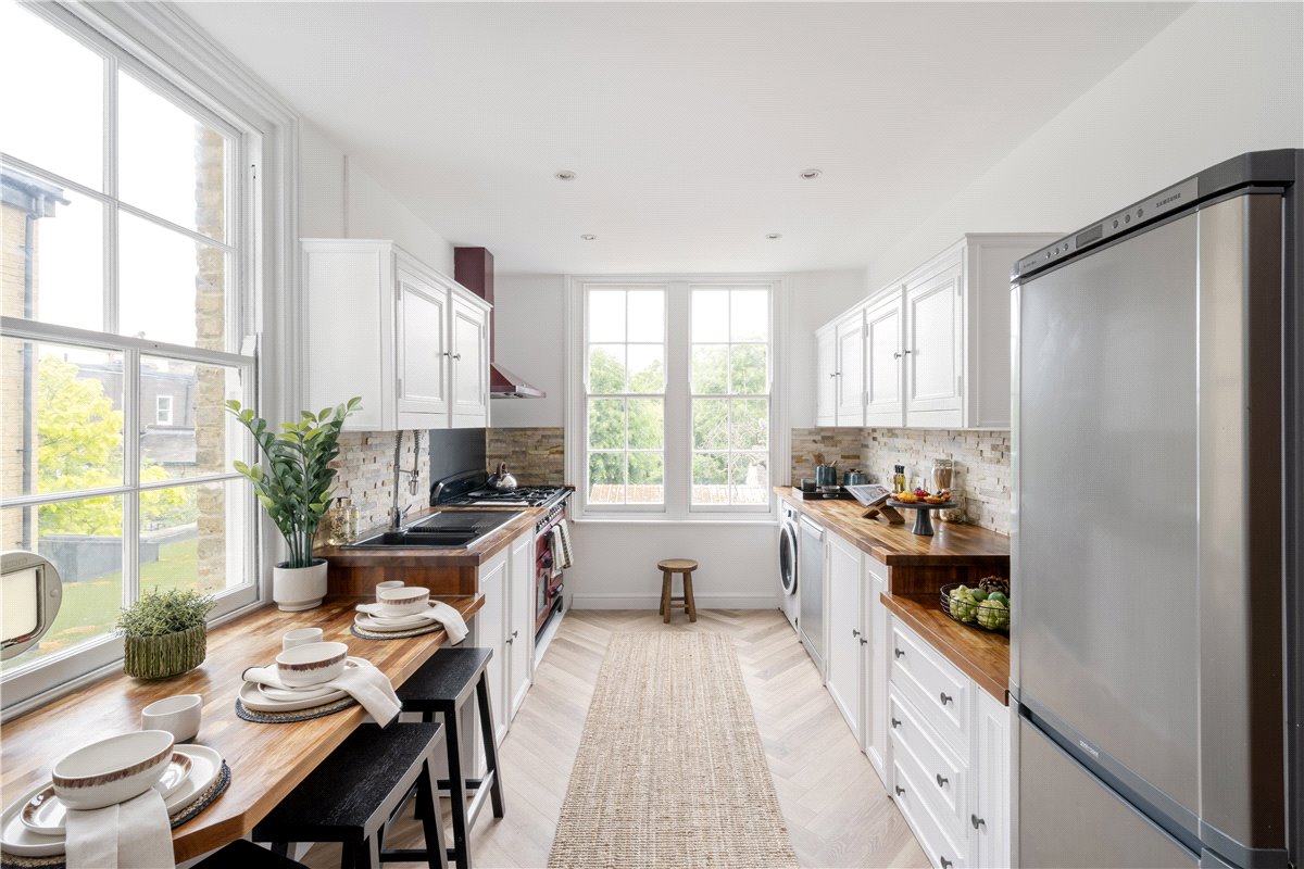 3 bedroom flat, Trinity Road, Wandsworth Common SW17 - Sold