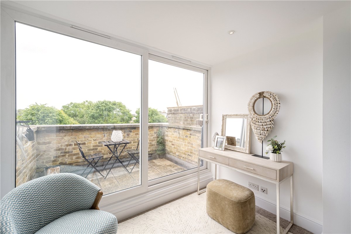 3 bedroom flat, Trinity Road, Wandsworth Common SW17 - Sold