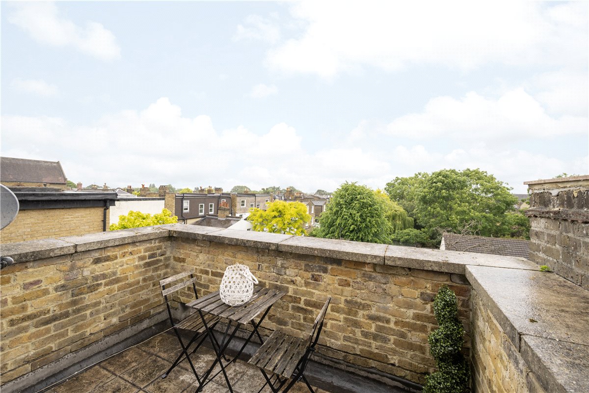 3 bedroom flat, Trinity Road, Wandsworth Common SW17 - Sold
