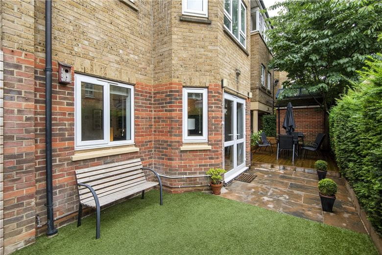 2 bedroom flat, St. James's Drive, Wandsworth Common/Balham SW12 - Sold