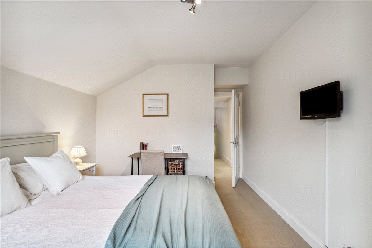2 bedroom flat, Geraldine Road, London SW18 - Sold