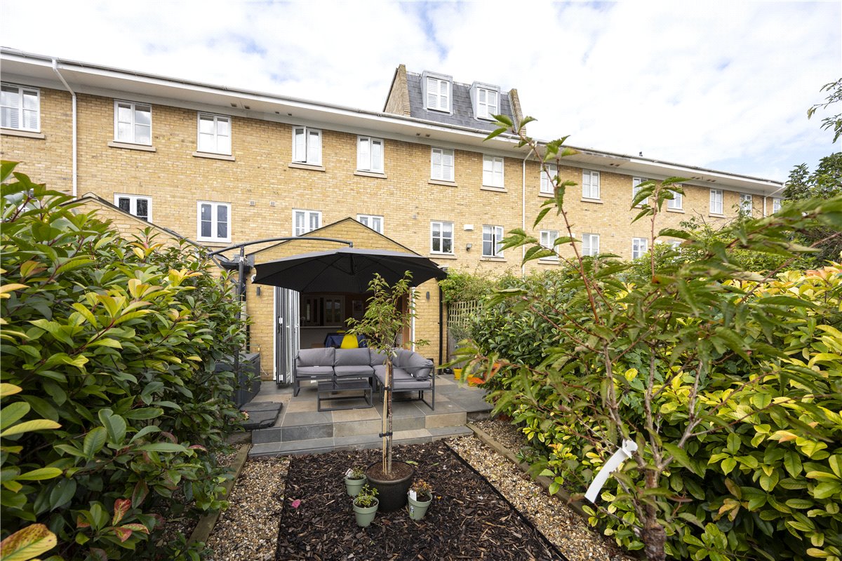 3 bedroom house, Bevin Square, London SW17 - Sold