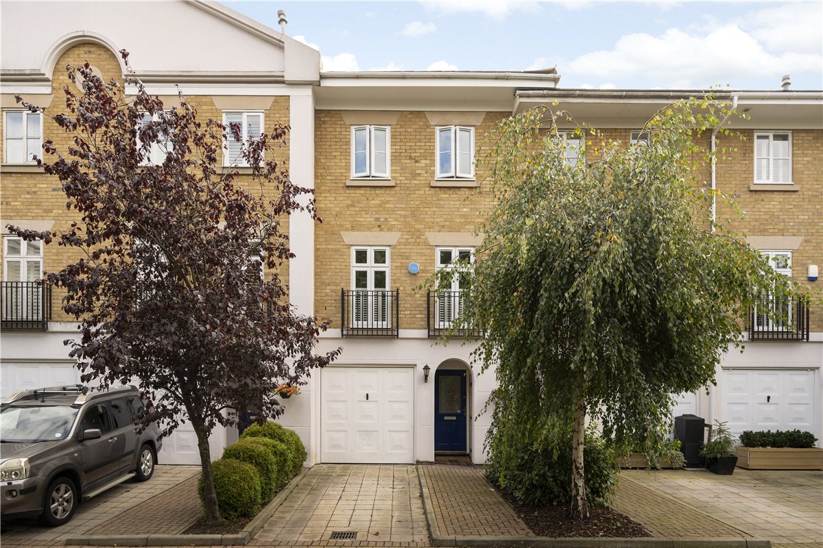 3 bedroom house, Bevin Square, London SW17 - Sold