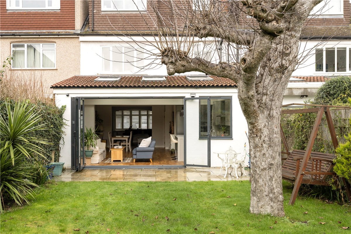 5 bedroom house, Magdalen Road, London SW18 - Available