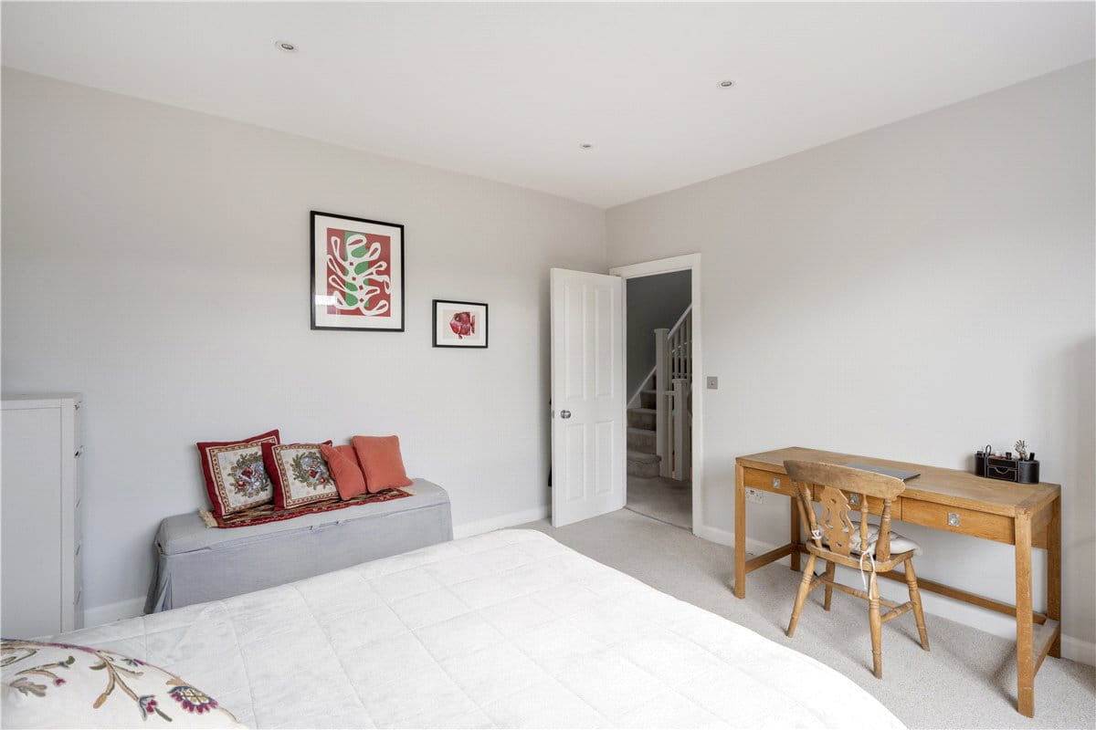 5 bedroom house, Magdalen Road, London SW18 - Available