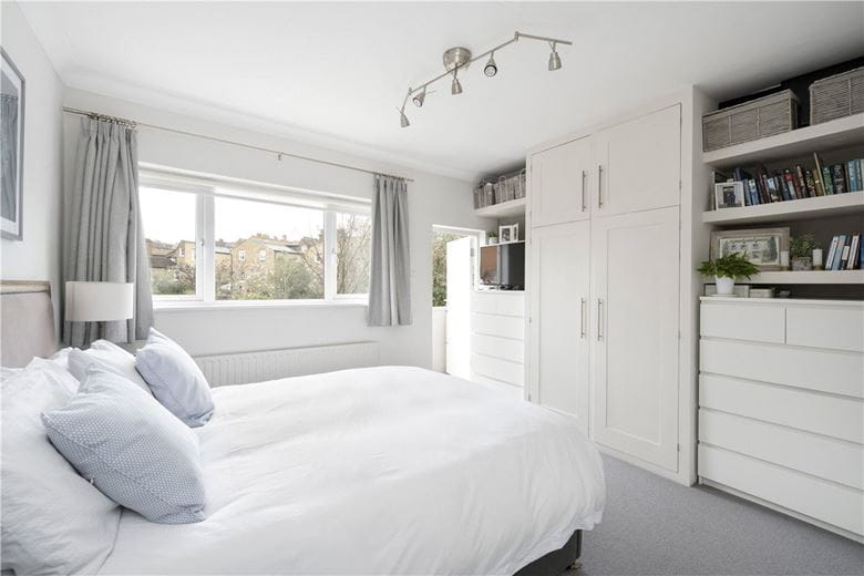 2 bedroom flat, Balham Park Road, London SW12 - Sold