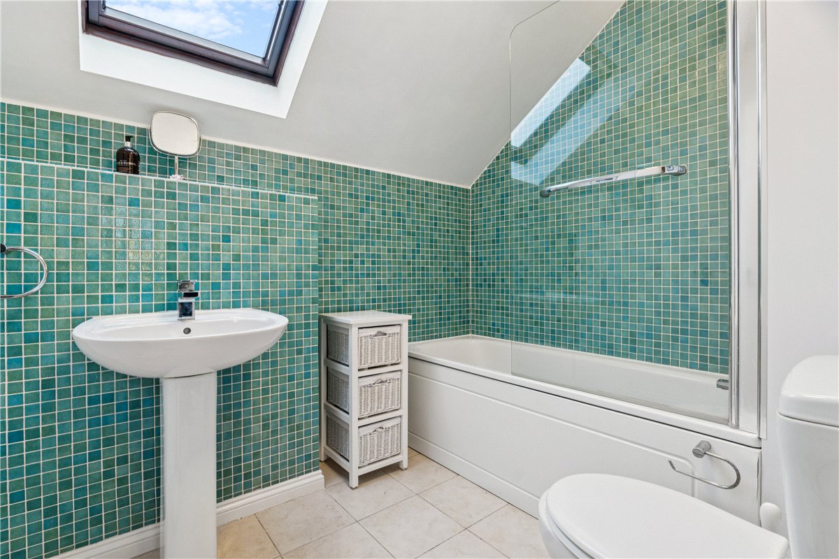 2 bedroom flat, Roma Court, St. James's Drive SW12 - Available