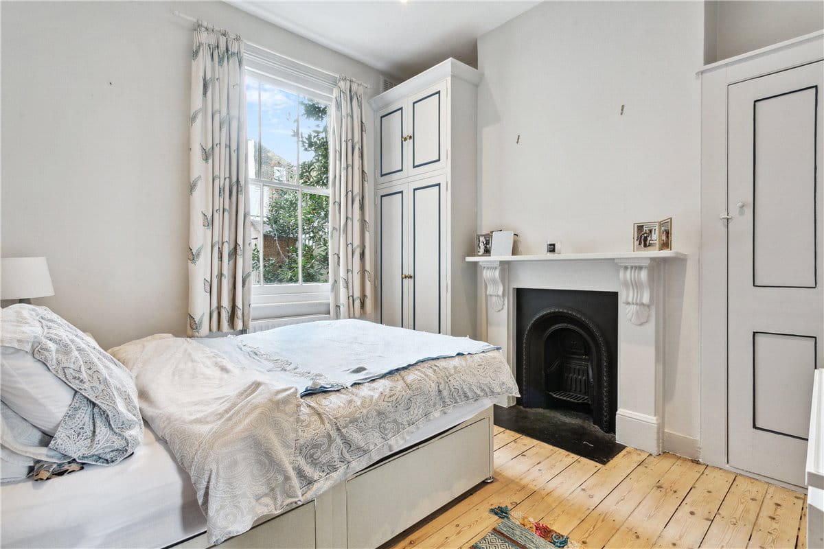 2 bedroom maisonette, Ingelow Road, London SW8 - Sold