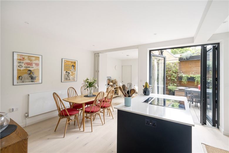 2 bedroom house, Nottingham Road, London SW17 - Sold