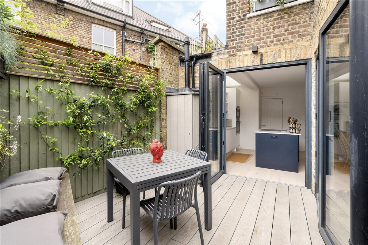 2 bedroom house, Nottingham Road, London SW17 - Sold