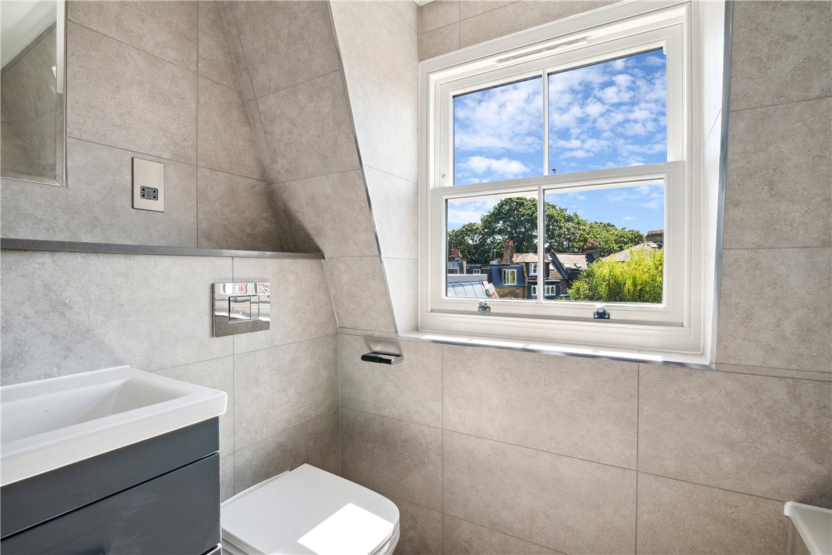 3 bedroom flat, Bellevue Road, London SW17 - Sold