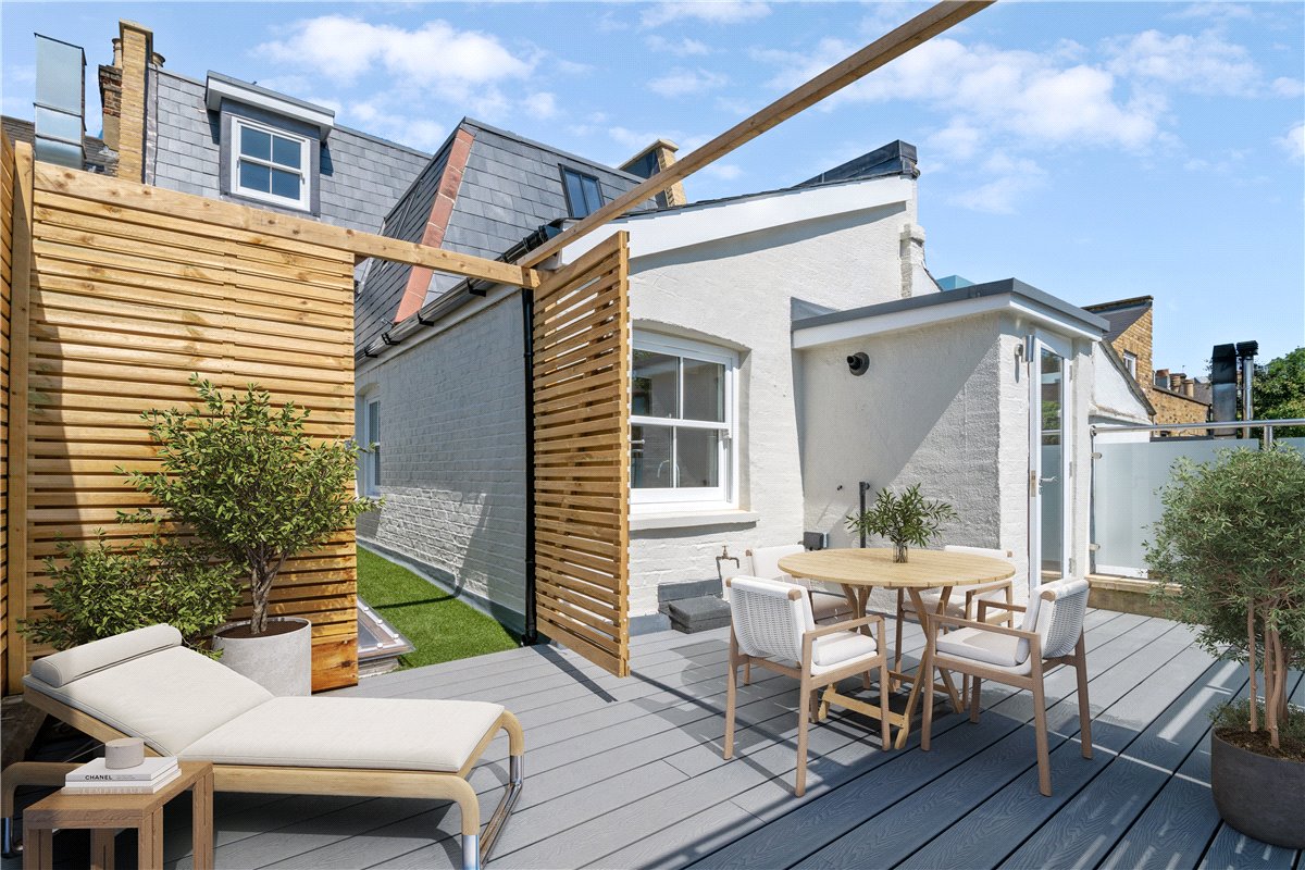 3 bedroom flat, Bellevue Road, London SW17 - Sold