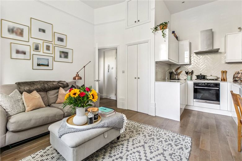 1 bedroom flat, St. Martins Court, Trinity Road, London SW17 - Sold
