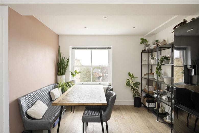 2 bedroom flat, Trinity Road, London SW17 - Available