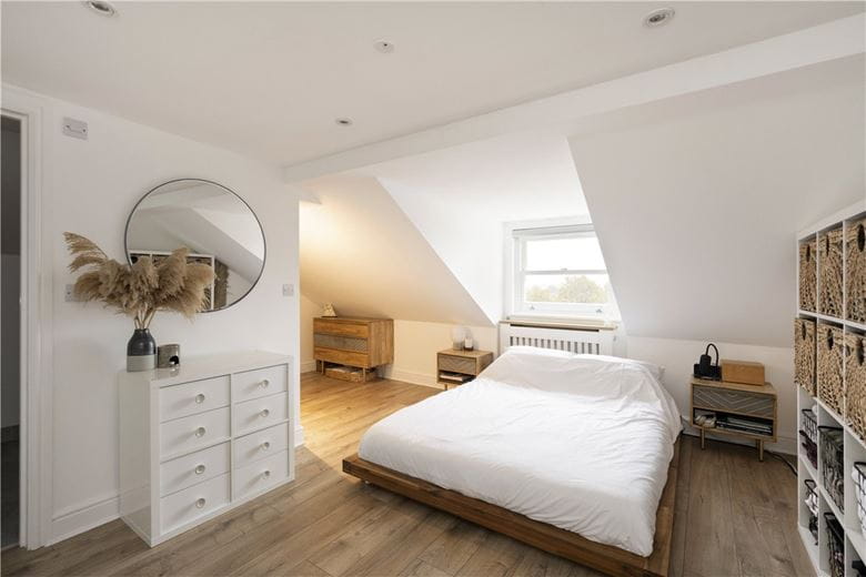 2 bedroom flat, Trinity Road, London SW17 - Available