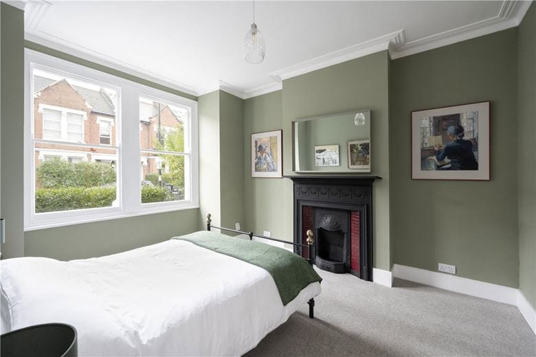 2 bedroom maisonette, Boundary Road, London SW19 - Sold STC