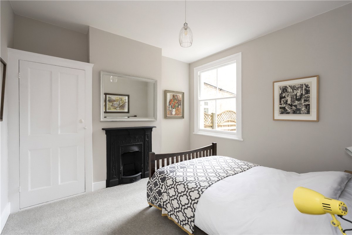 2 bedroom maisonette, Boundary Road, London SW19 - Sold