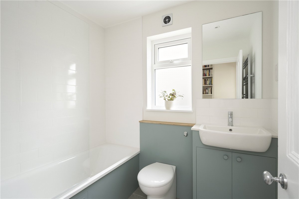 2 bedroom maisonette, Boundary Road, London SW19 - Sold