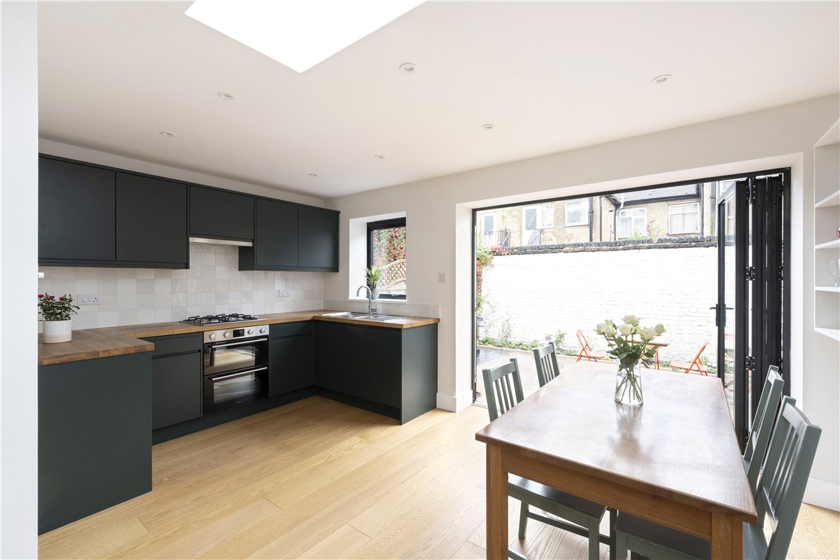 2 bedroom maisonette, Boundary Road, London SW19 - Sold