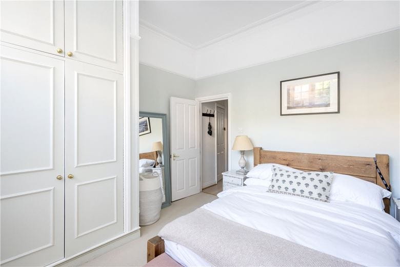 2 bedroom flat, Foxmore Street, London SW11 - Sold