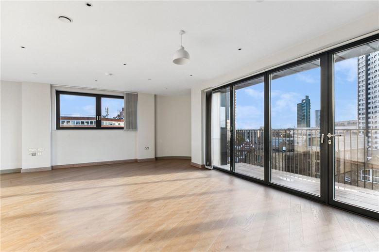 3 bedroom flat, Dray House, RAM Quarter SW18 - Available