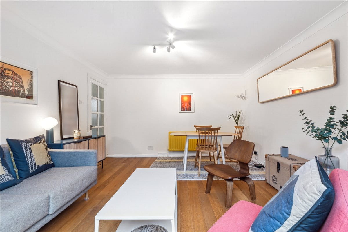 2 bedroom flat, St. James's Drive, London SW12 - Sold STC