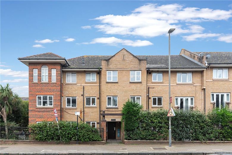 2 bedroom flat, St. James's Drive, London SW12 - Sold STC
