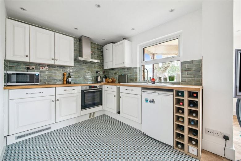 1 bedroom flat, Bedford Hill, London SW12 - Available