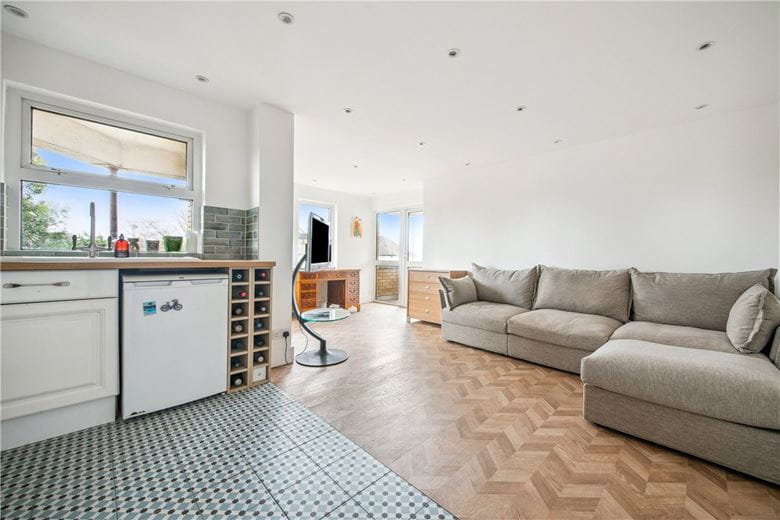 1 bedroom flat, Bedford Hill, London SW12 - Available