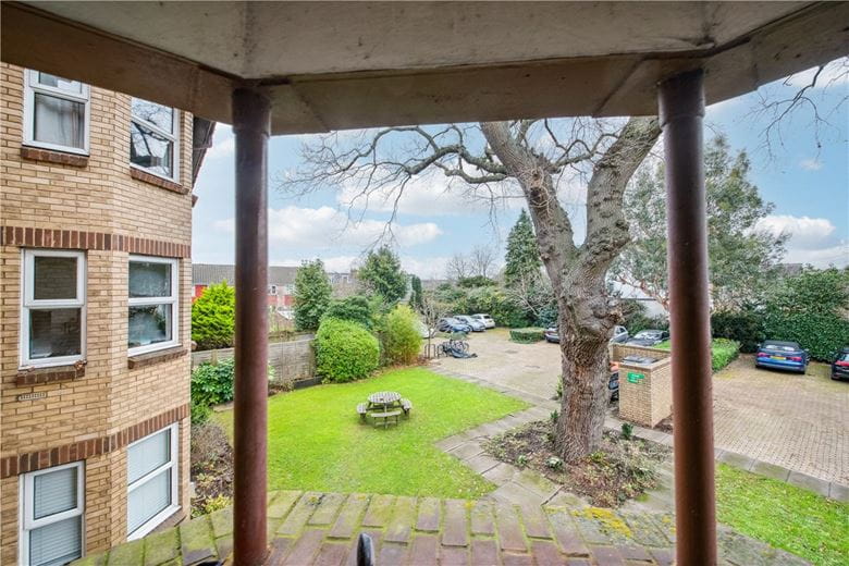 1 bedroom flat, Bedford Hill, Balham SW12 - Available