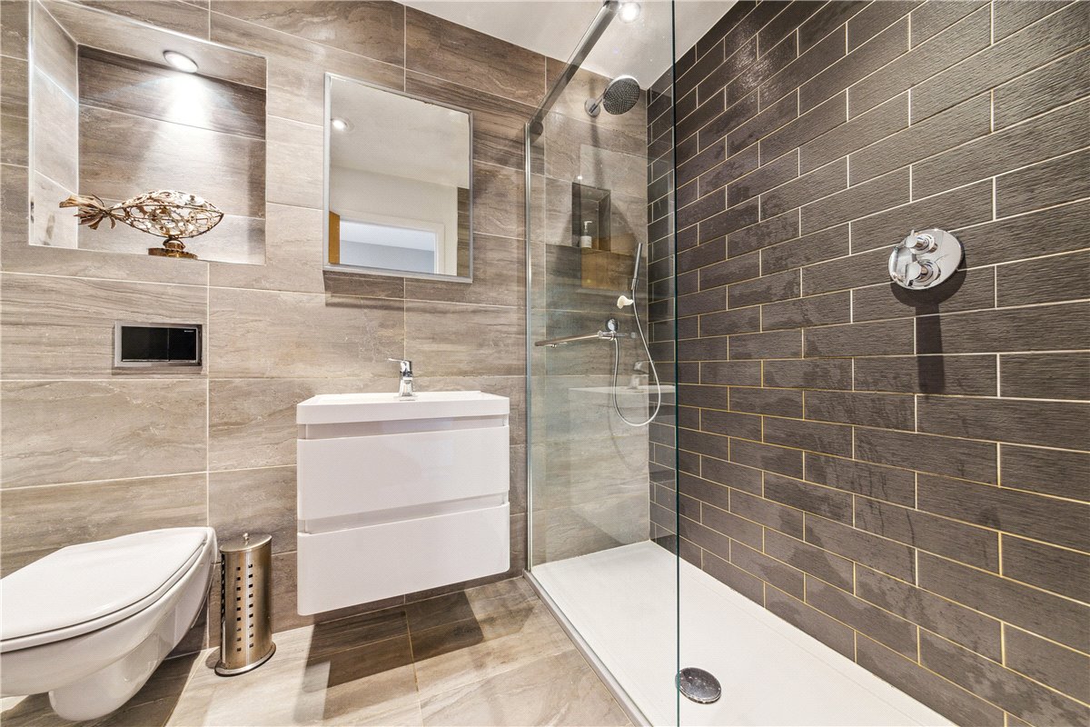 2 bedroom house, St. Peter's Close, London SW17 - Sold