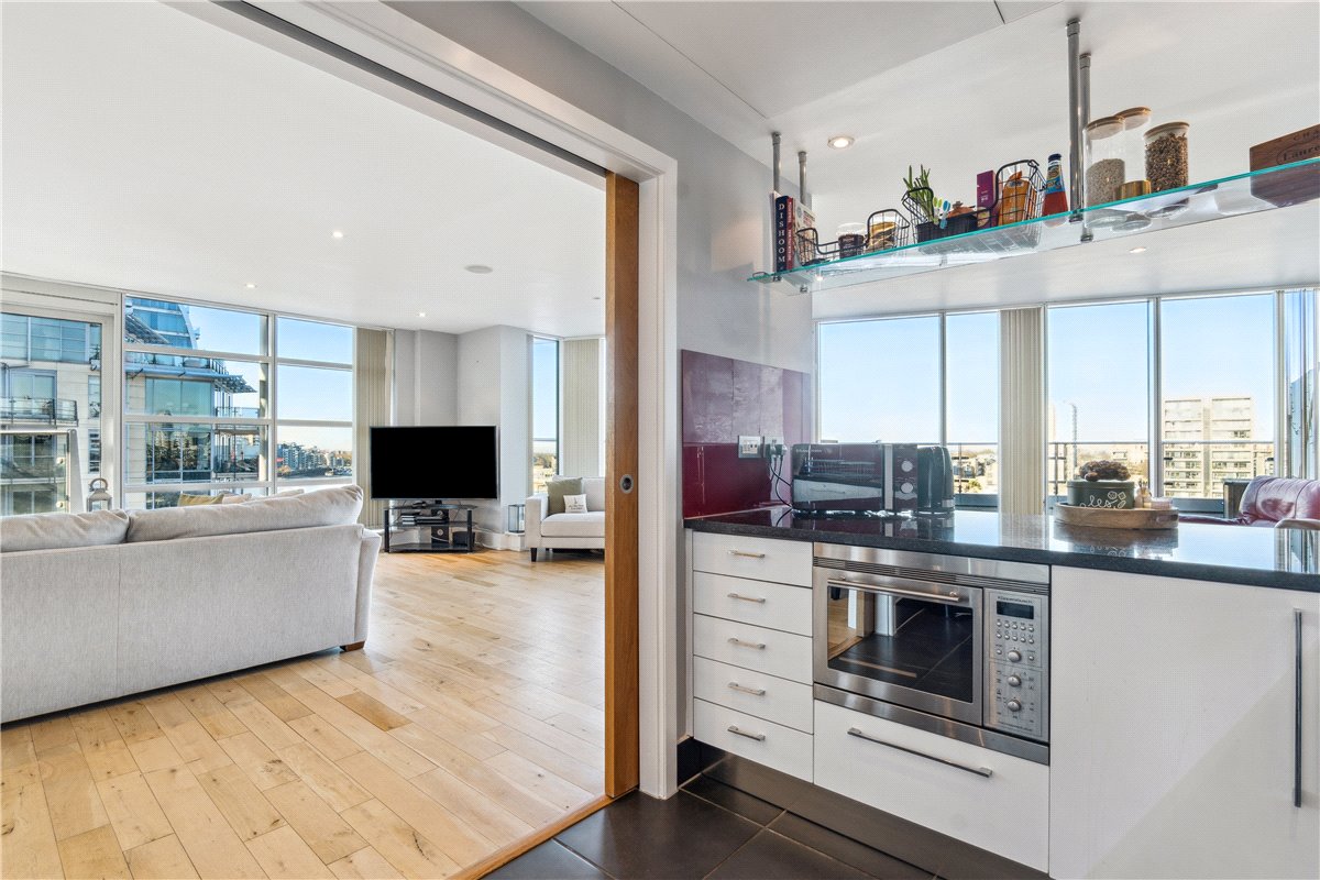 3 bedroom flat, Commodore House, Battersea Reach SW18 - Available